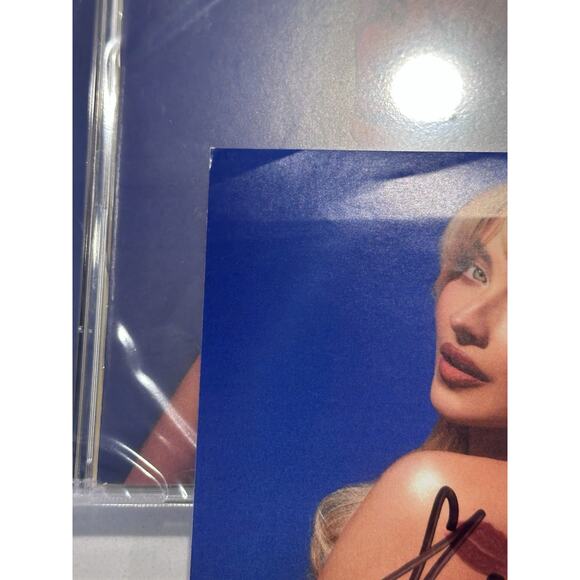 Sabrina Carpenter KISS On Front Short N’ Sweet Signed Photo And Signed Card - #3 - Picture 5 of 8